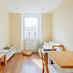 Newly Renovated 2Bd Top Floor Flat West Brompton