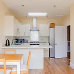 Newly Renovated 2Bd Top Floor Flat West Brompton