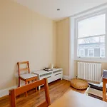 Newly Renovated 2Bd Top Floor Flat West Brompton