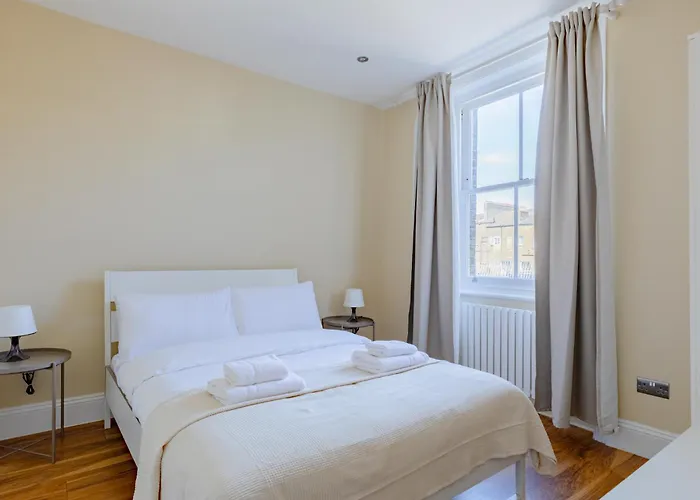 Newly Renovated 2Bd Top Floor Flat West Brompton