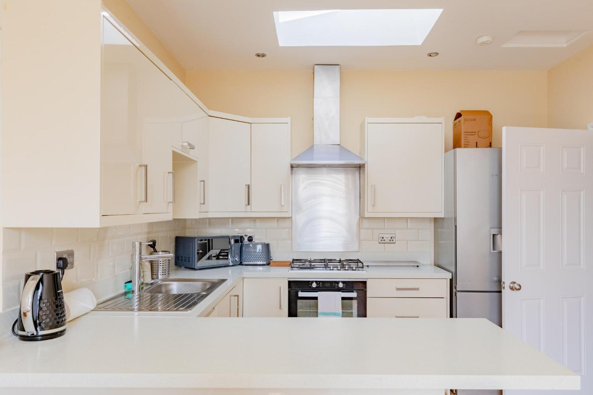 Newly Renovated 2bd Floor Flat West Brompton *
