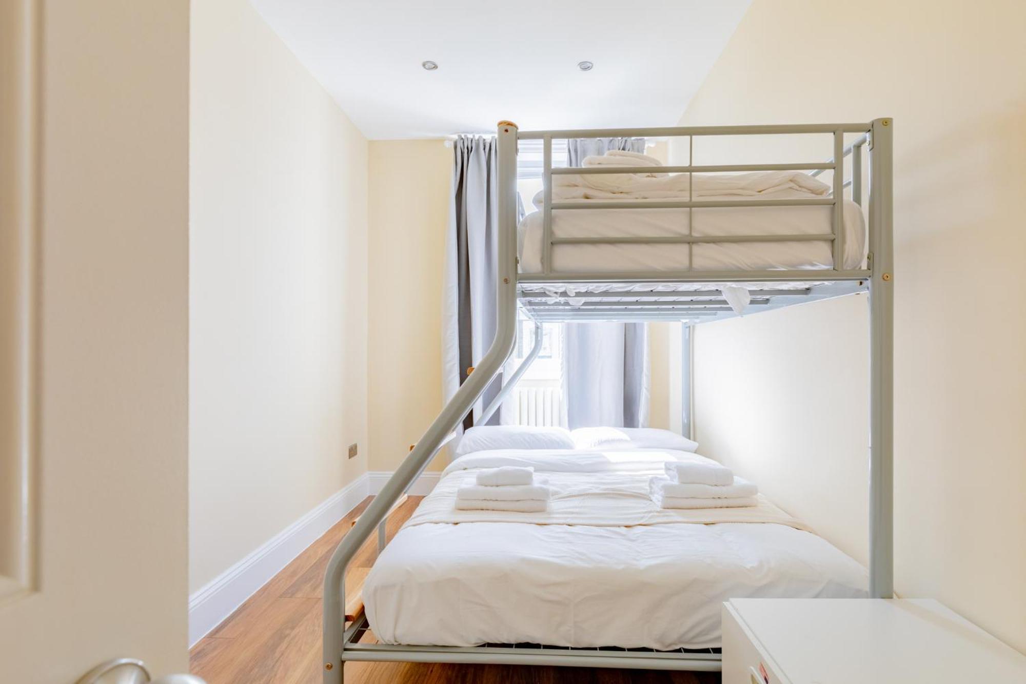 Newly Renovated 2bd Floor Flat West Brompton