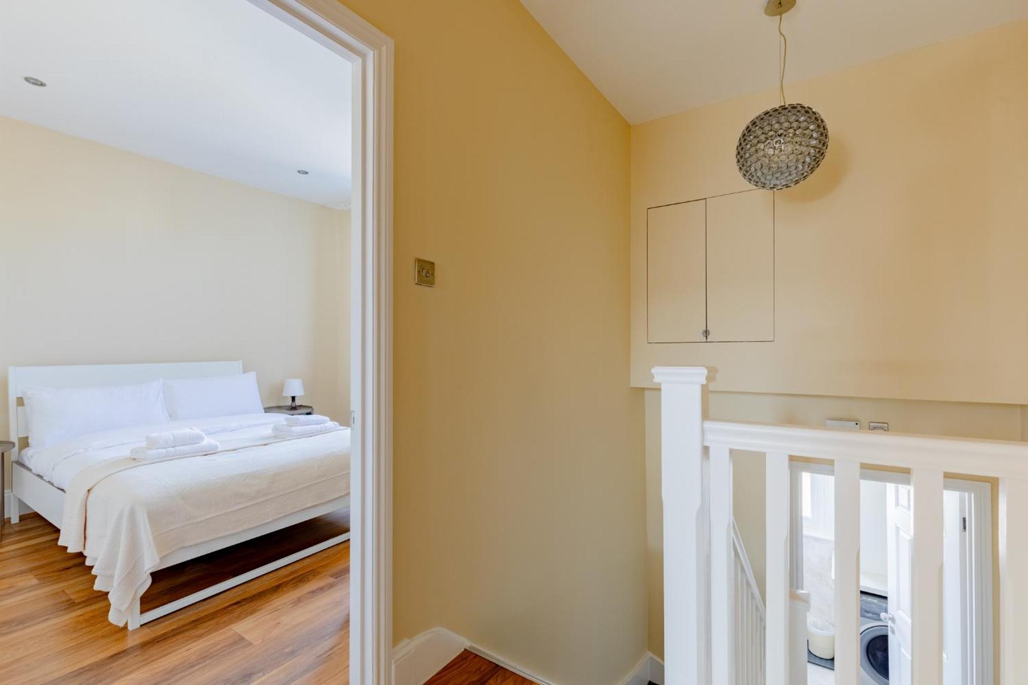 Newly Renovated 2bd Floor Flat West Brompton Londres