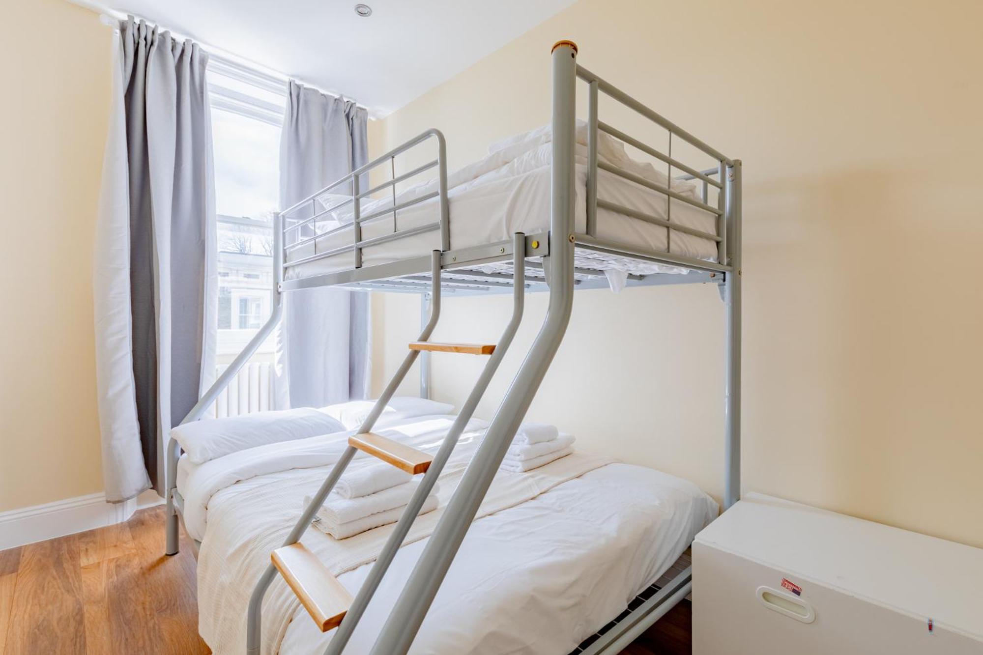 Newly Renovated 2bd Floor Flat West Brompton * Londres